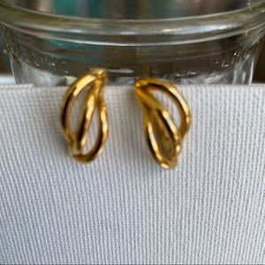 Vintage Napier gold tone screw back clip earrings